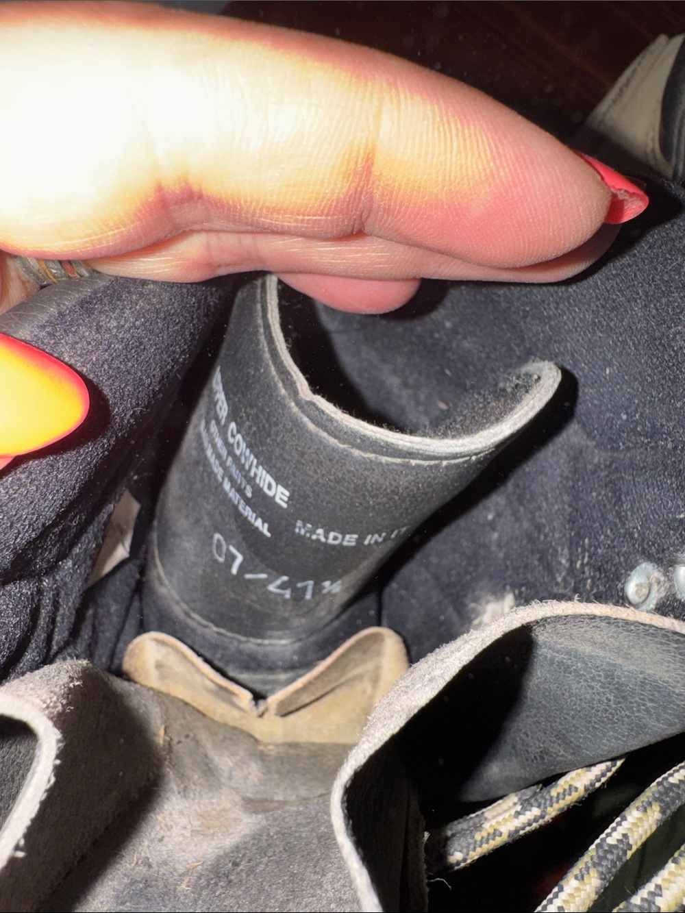 Firefighting La Sportiva Women's Tan Suede Lace-Up Hiking Boots. - Picture 2 of 3
